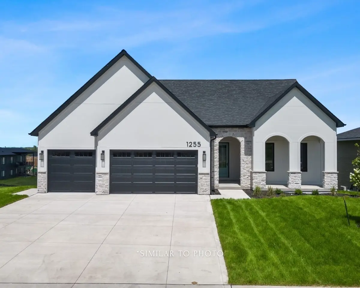 1348 S Auburn Place, West Des Moines, IA 50266 - #1