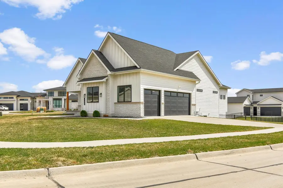 17530 Townsend Drive, Clive, IA 50325 - #2