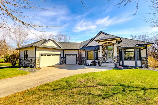 6713 Augustine Court, Johnston, IA 50131