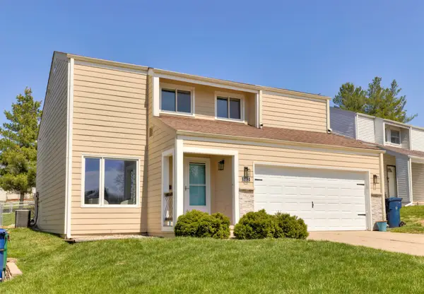 8003 N Walnut Creek Drive, Urbandale, IA 50322