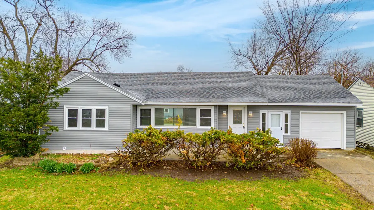 512 E 8th Street N, Newton, IA 50208 - #1