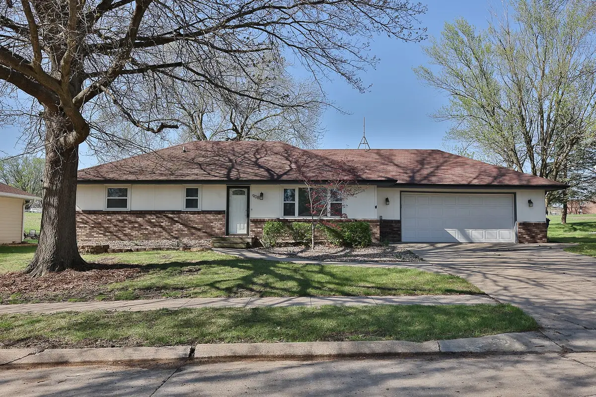 908 Brentwood Drive, Pella, IA 50219 - #1