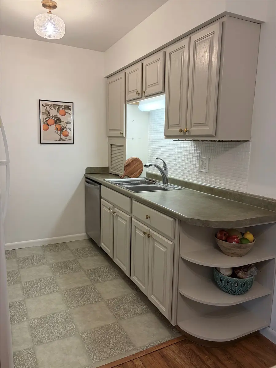 1900 50th Street #9, Des Moines, IA 50310 - #2