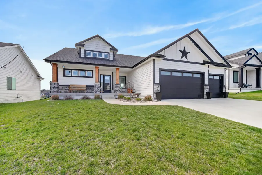 2930 Crescent Ridge Drive, Waukee, IA 50263 - #2