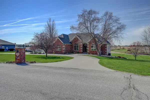 755 S 29th Avenue E, Newton, IA 50208