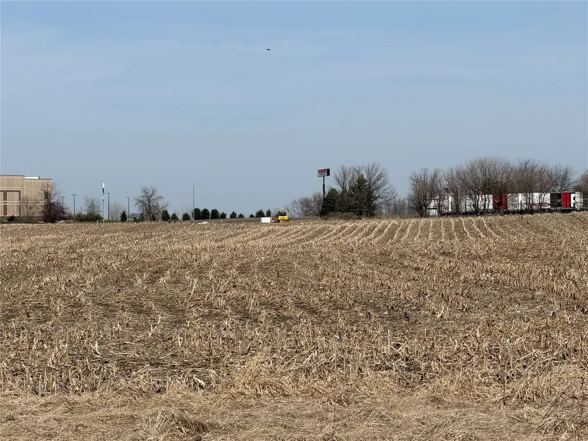 305 9th St Ne Aka 54th Avenue Ne, Altoona, IA 50009 - #1