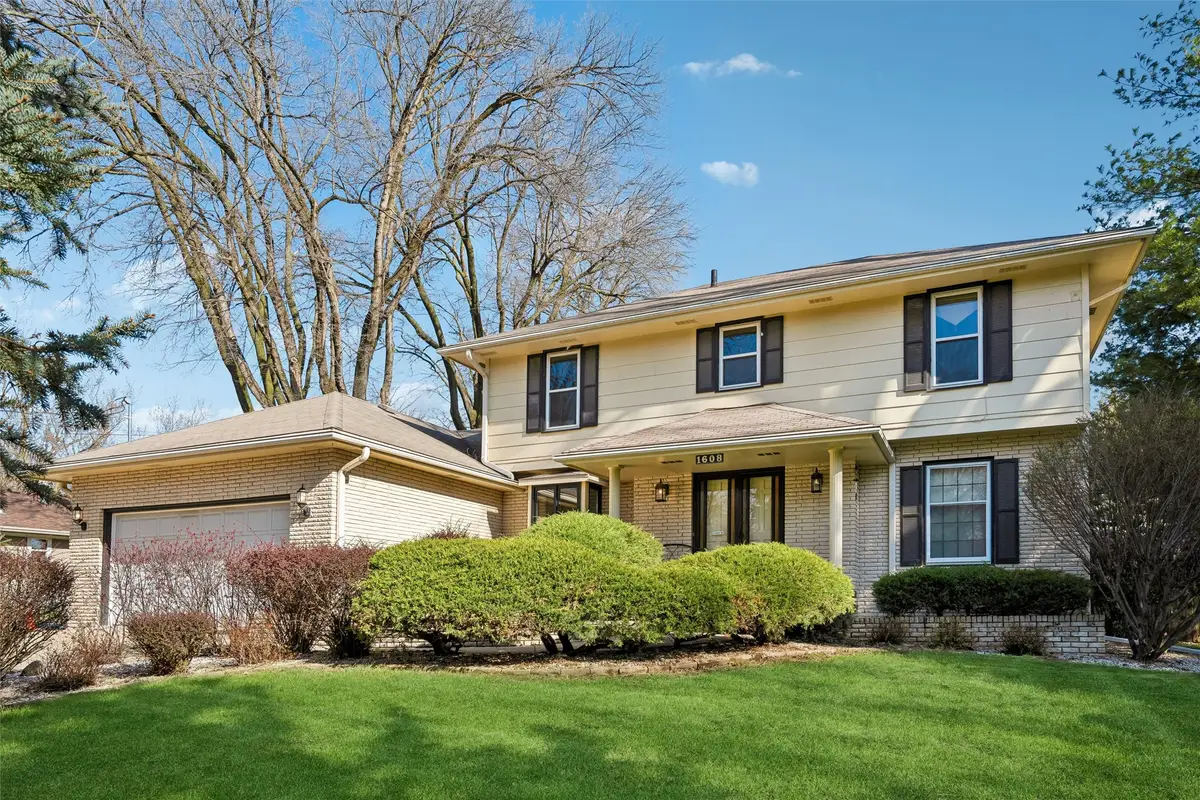 1608 E Lacona Avenue, Des Moines, IA 50320 - #1