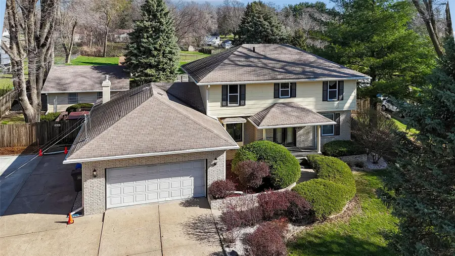 1608 E Lacona Avenue, Des Moines, IA 50320 - #2