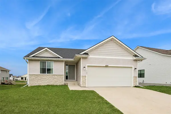 706 NE Country Meadow Drive, Ankeny, IA 50021