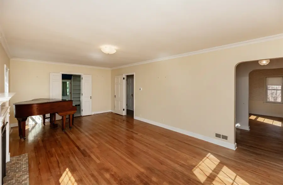 2010 44th Street, Des Moines, IA 50310 - #3