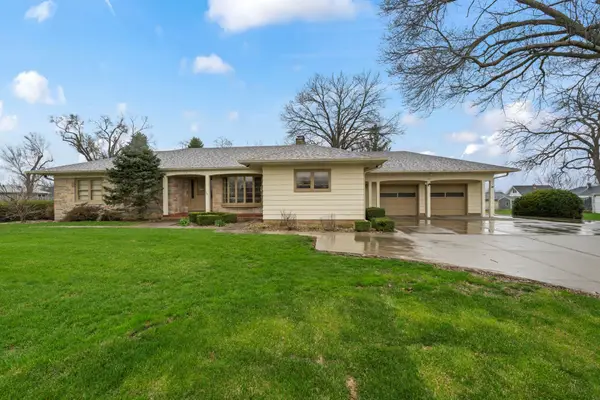 1121 Monroe Drive, Newton, IA 50208