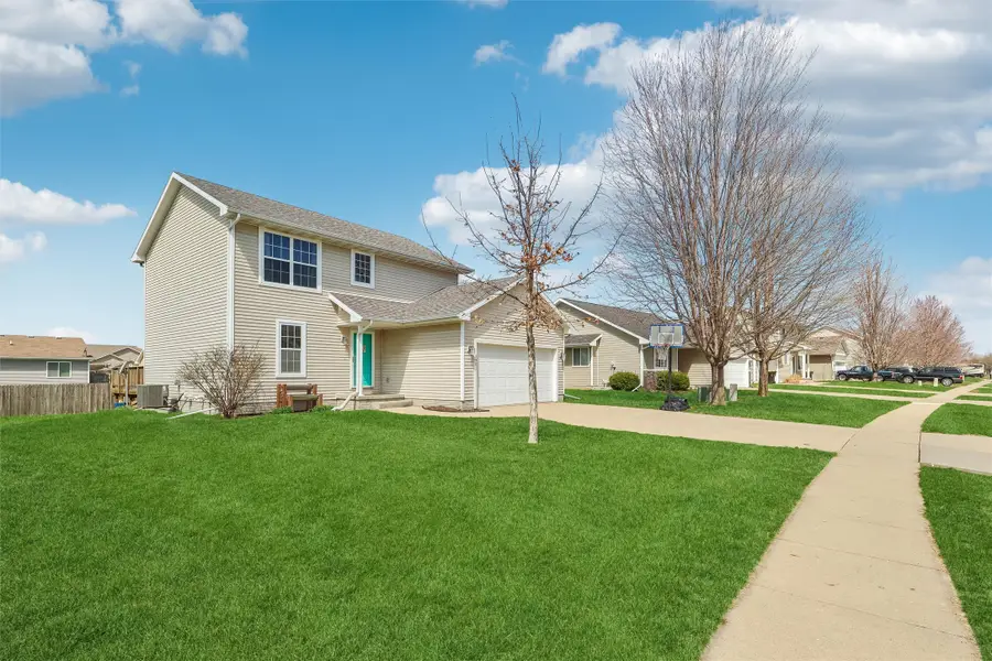890 SE Westgate Drive, Waukee, IA 50263 - #3