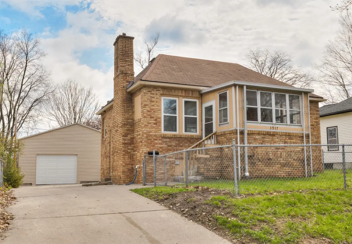 3917 8th Street, Des Moines, IA 50313 - #1