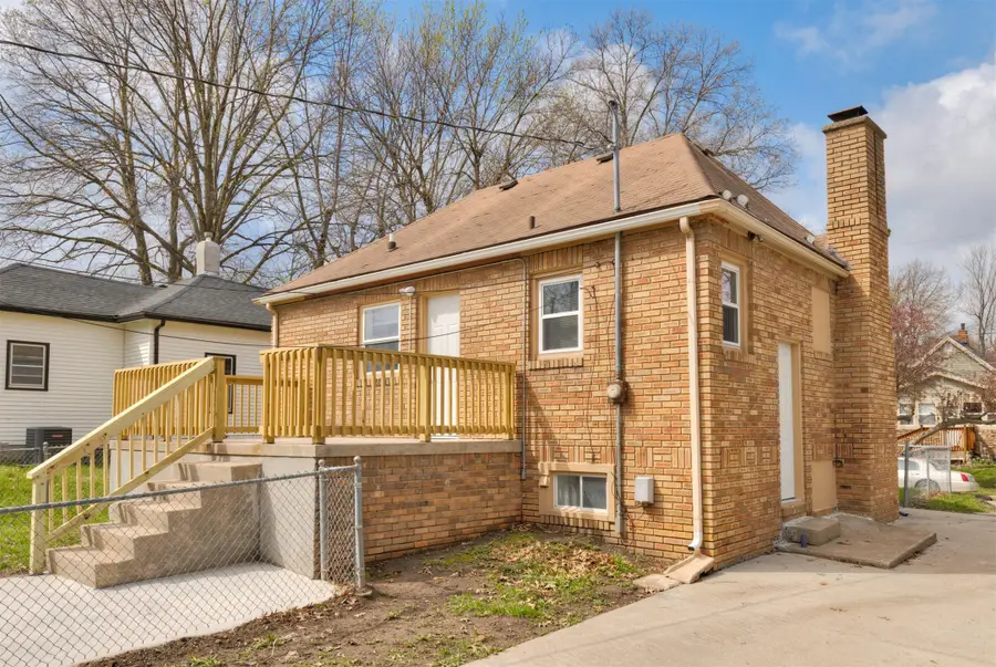 3917 8th Street, Des Moines, IA 50313 - #2