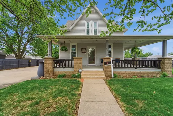 813 E Montgomery Street, Knoxville, IA 50138