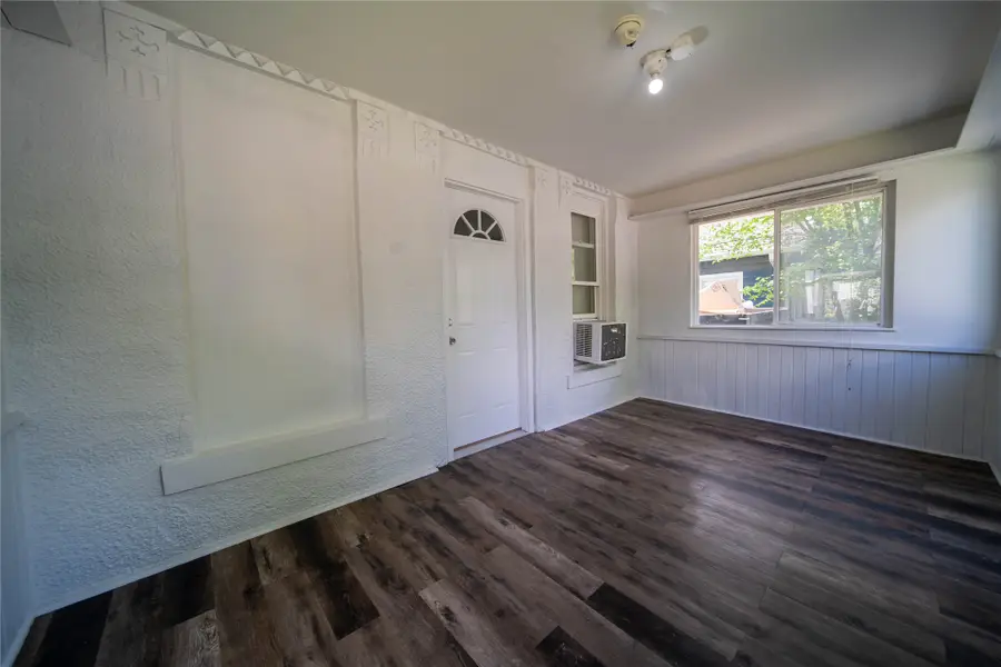 2112 Washington Avenue, Des Moines, IA 50310 - #2