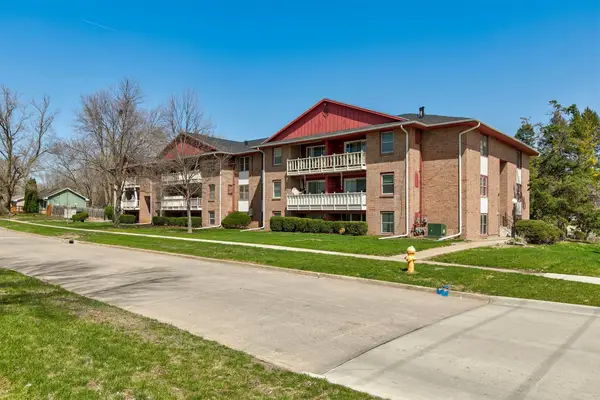 7815 Douglas Avenue #305, Urbandale, IA 50322