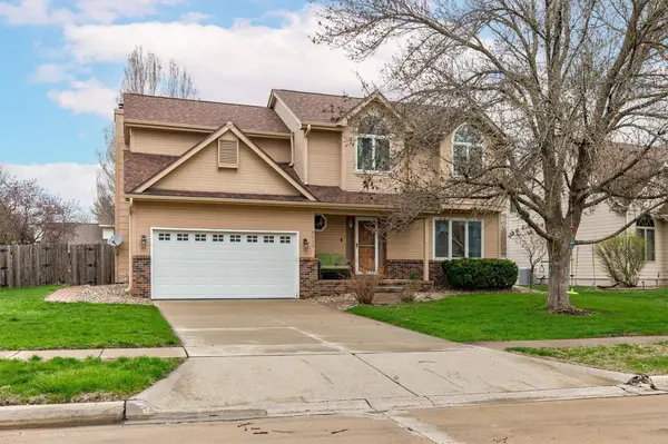 8023 Sutton Drive, Urbandale, IA 50322