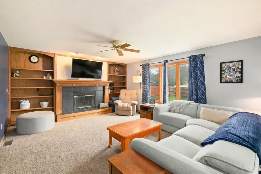 8023 Sutton Drive, Urbandale, IA 50322 - #3