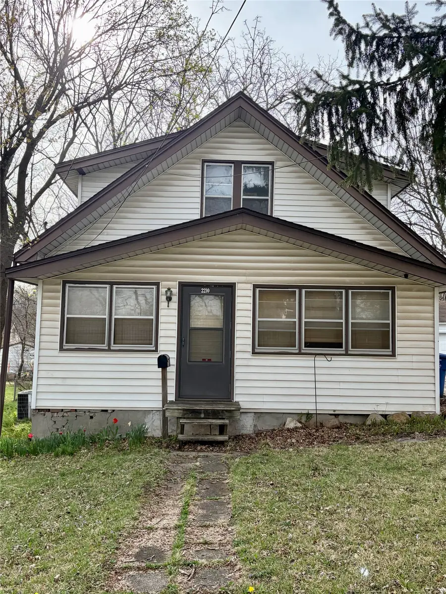 2210 S Union Street, Des Moines, IA 50315 - #2