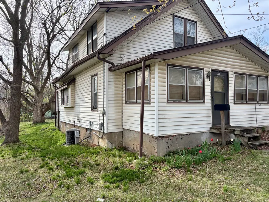 2210 S Union Street, Des Moines, IA 50315 - #3