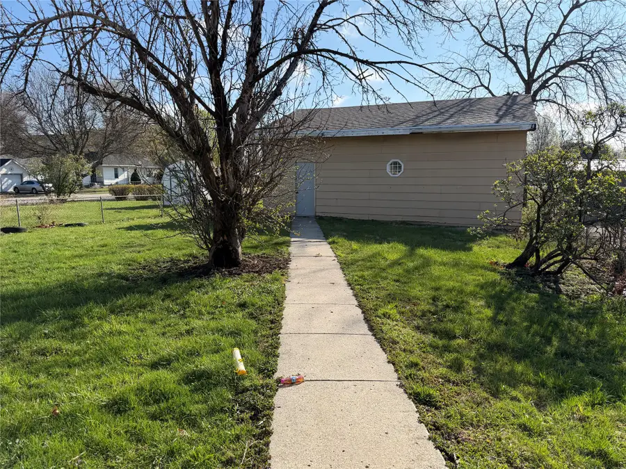 1519 E 24th Street, Des Moines, IA 50317 - #3