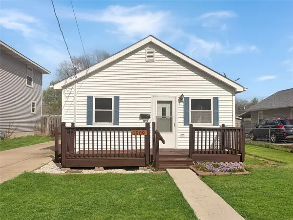 1909 E 24th Street, Des Moines, IA 50317