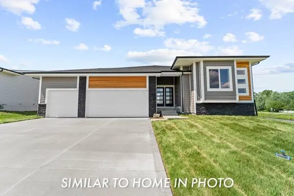 17815 Hickory Drive, Urbandale, IA 50323