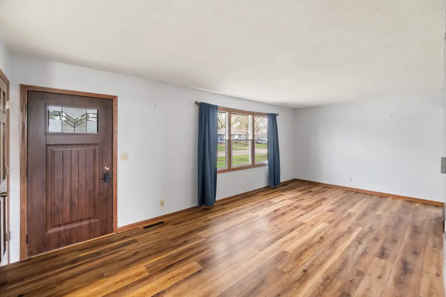 415 N 9th Street, Carlisle, IA 50047 - #3