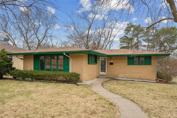 7422 Oak Brook Drive, Urbandale, IA 50322