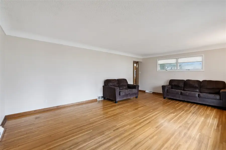 7422 Oak Brook Drive, Urbandale, IA 50322 - #2