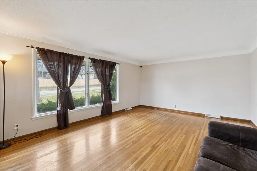 7422 Oak Brook Drive, Urbandale, IA 50322 - #3