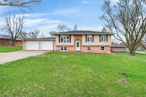 6723 NW 53rd Street, Johnston, IA 50131