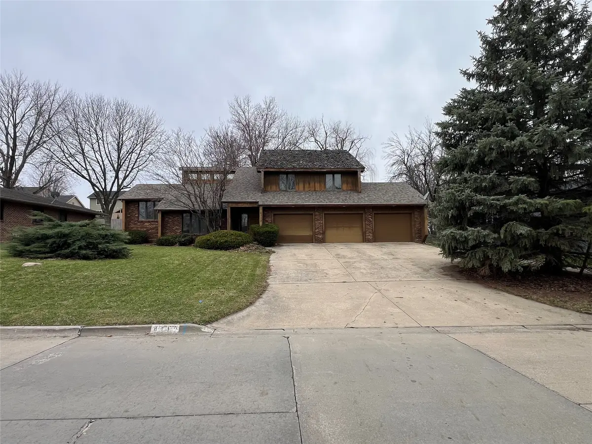 4112 Mary Lynn Drive, Urbandale, IA 50322 - #1