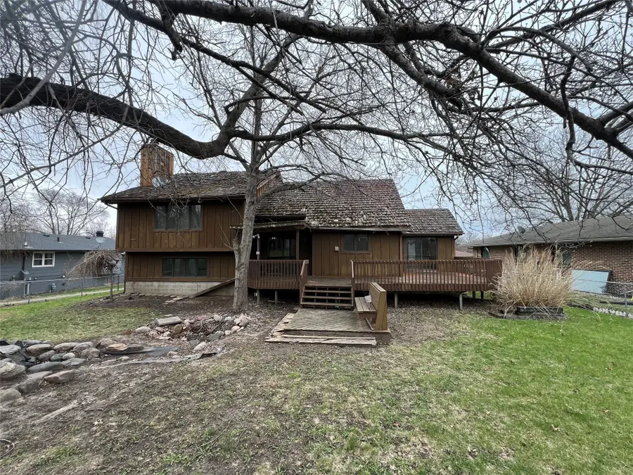 4112 Mary Lynn Drive, Urbandale, IA 50322 - #3