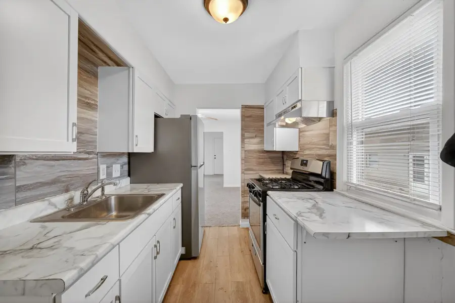 4004 2nd Avenue, Des Moines, IA 50313 - #3