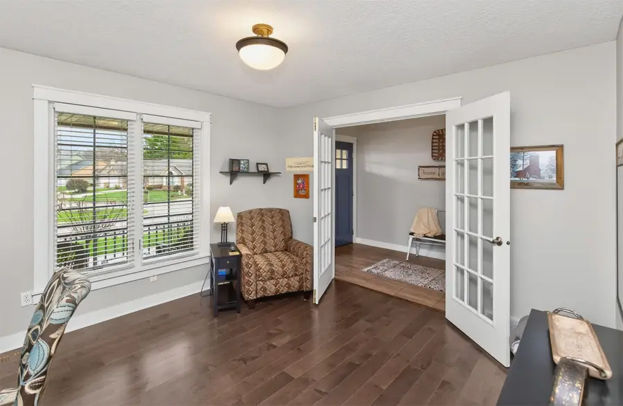 8011 Sheridan Drive, Urbandale, IA 50322 - #3