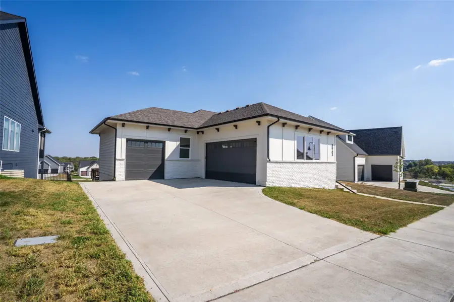 3963 Westgate Parkway, Clive, IA 50325 - #2