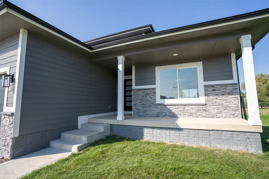 537 SE Walnut Woods Drive, West Des Moines, IA 50265 - #3