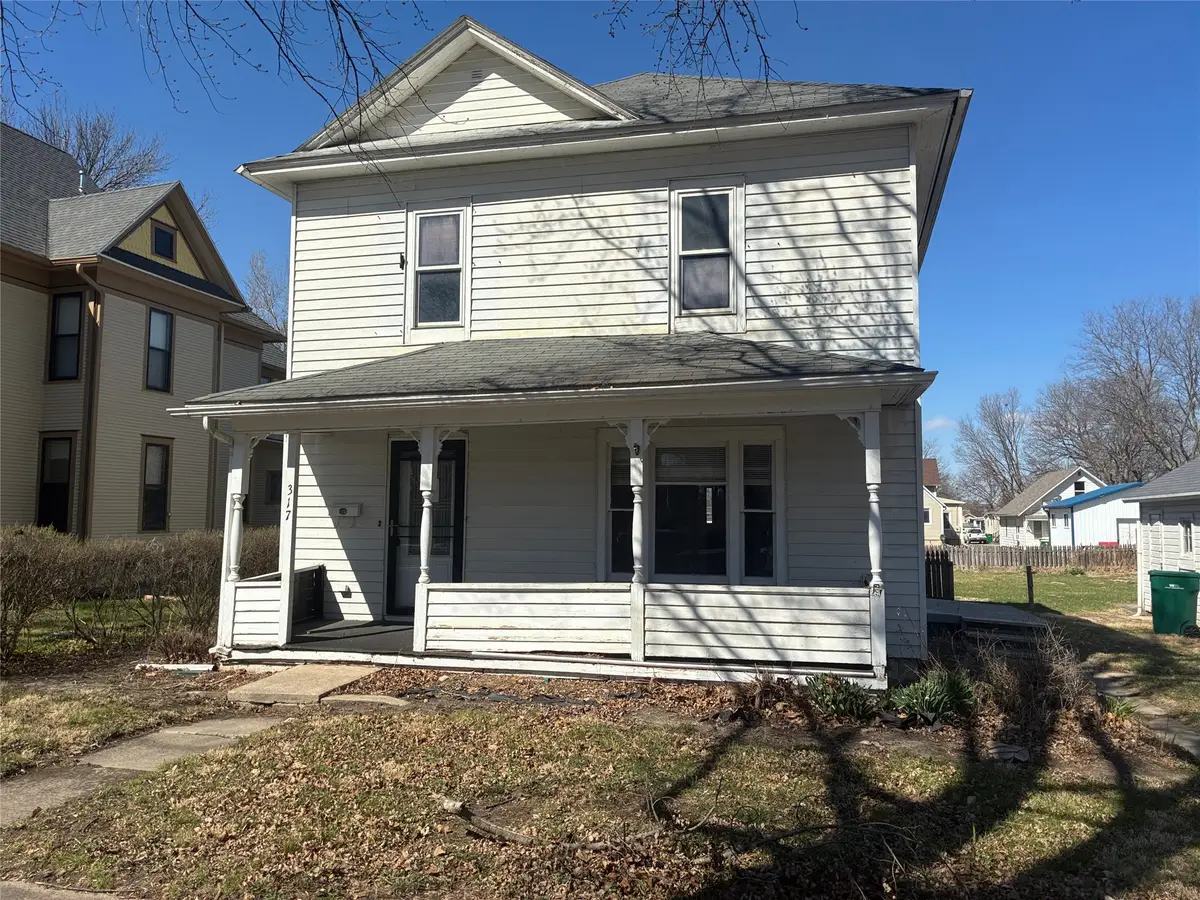 317 W Jefferson Street, Winterset, IA 50273 - #1