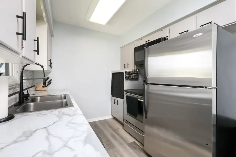 2705 E 40th Court, Des Moines, IA 50317 - #2