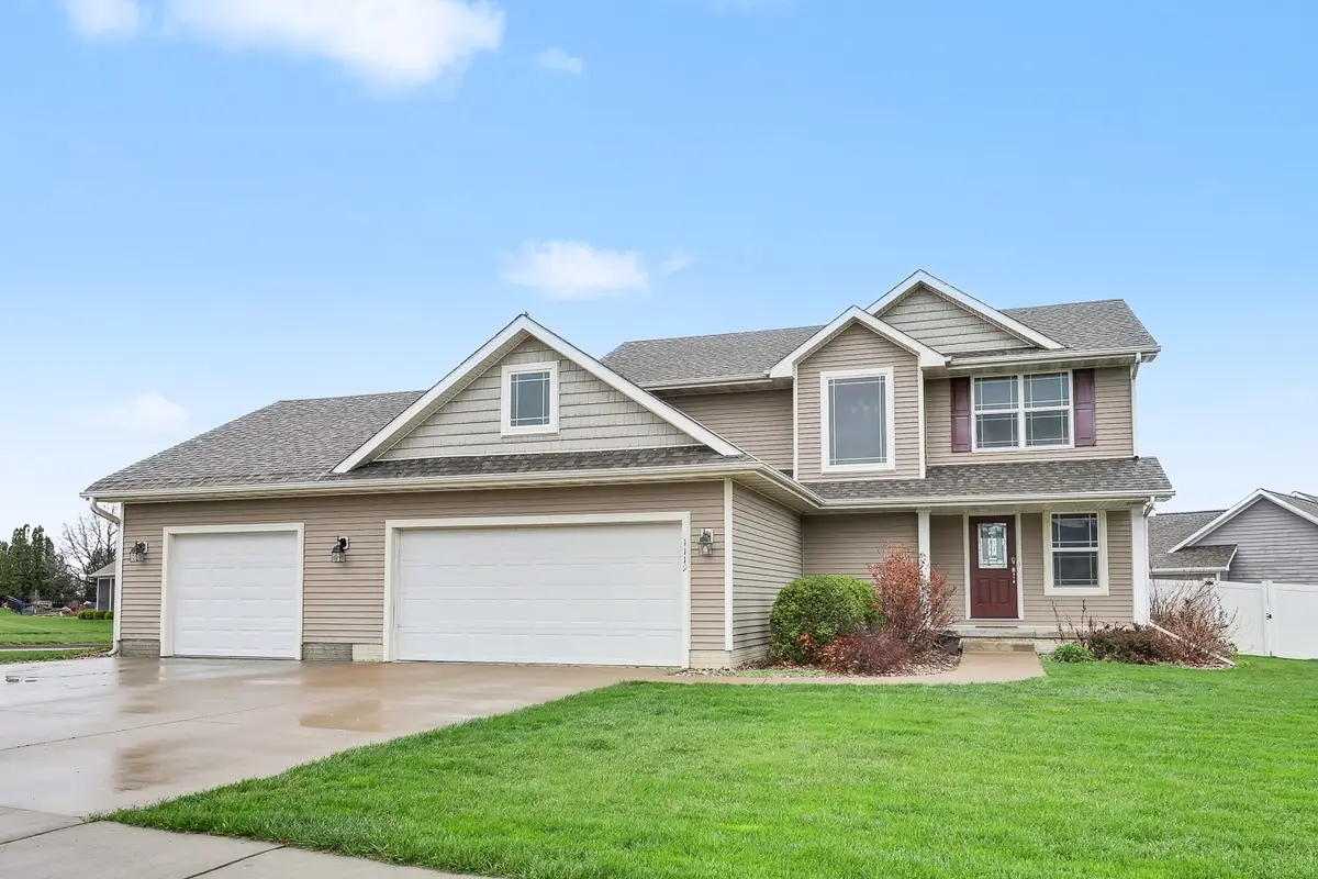 1119 Oakwood Drive, Pella, IA 50219 - #1