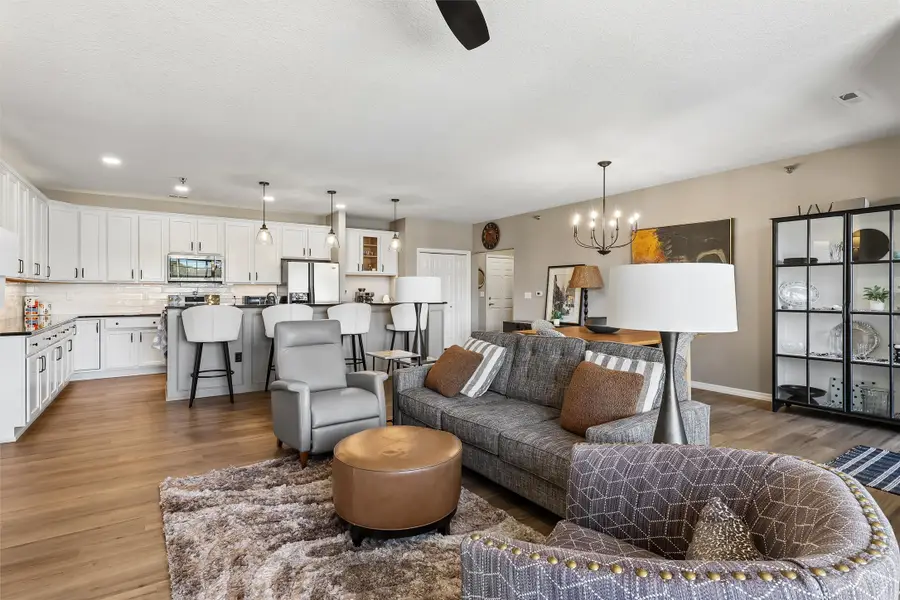 3031 Grand Avenue #212, Des Moines, IA 50312 - #3