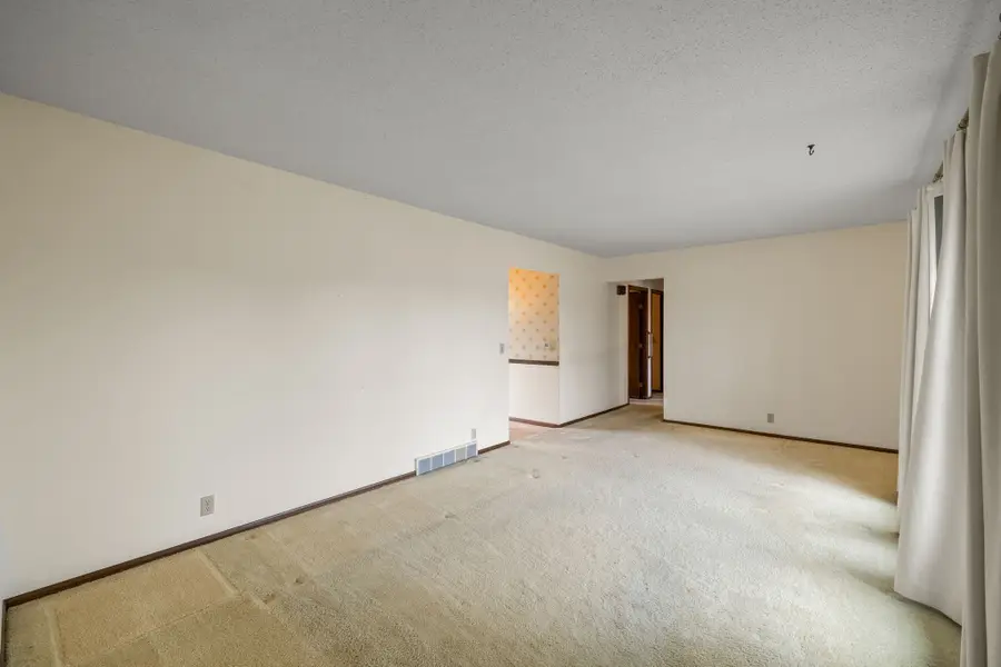 804 Brentwood Drive, Pella, IA 50219 - #2