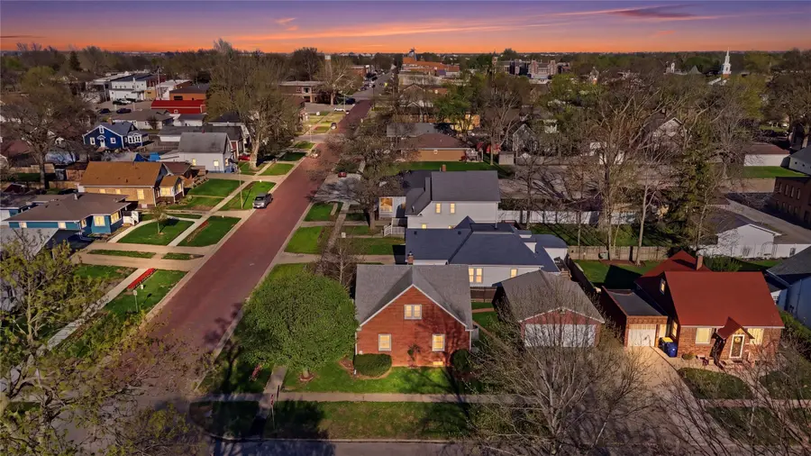 915 Franklin Street, Pella, IA 50219 - #2