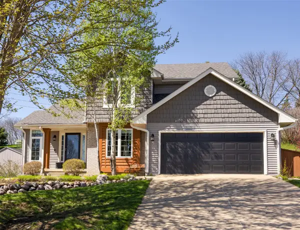 1013 Ridgewood Court, West Des Moines, IA 50265