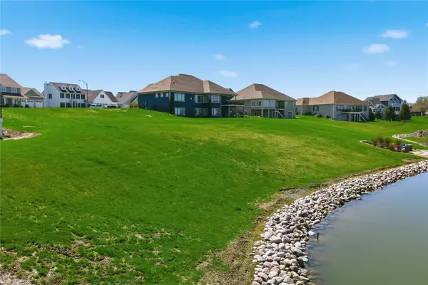 1725 Evening Court, Pella, IA 50219