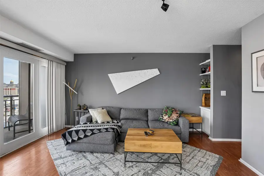 300 Walnut Street #711, Des Moines, IA 50309 - #3