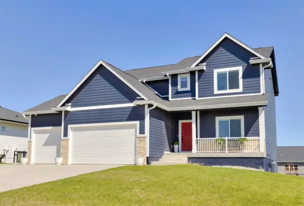 2609 Blooming Heights Drive, Norwalk, IA 50211