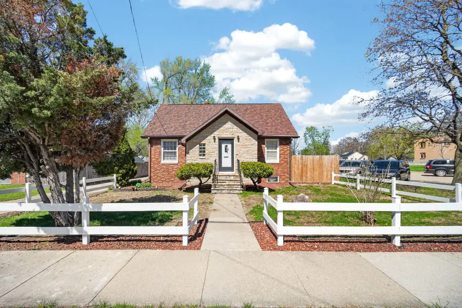 5017 Hickman Road, Des Moines, IA 50310 - #2